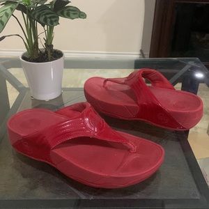 FitFlop Women's Walkstar 3 Patent Flip Flop